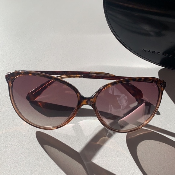 Marc Jacob’s MMJ 174/S 59 14 sunglasses with case main image 5